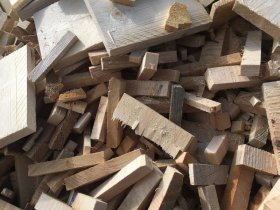 Dřevěné zbytky a dřevěný odpad