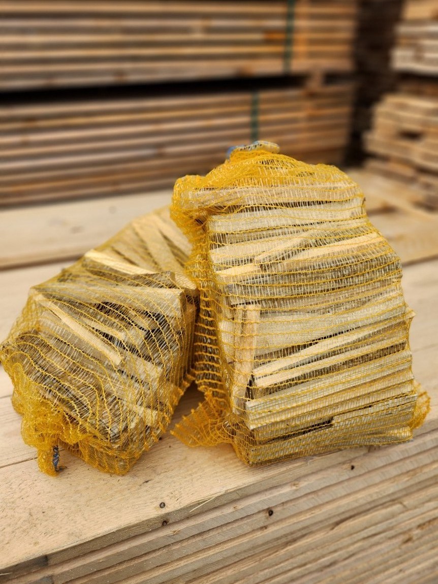 Třísky podpalovací, měkké dřeviny, síťka 4kg +-5% - Palivo Palivové dřevo
